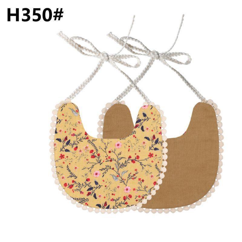 The Sunday Picnic Bib