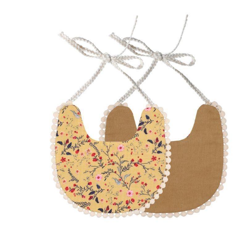 Babcia’s Kwiatuszek Bib
