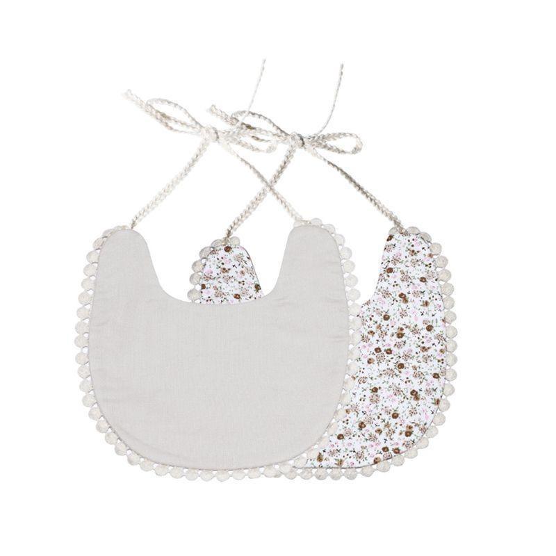 Babcia’s Kwiatuszek Bib