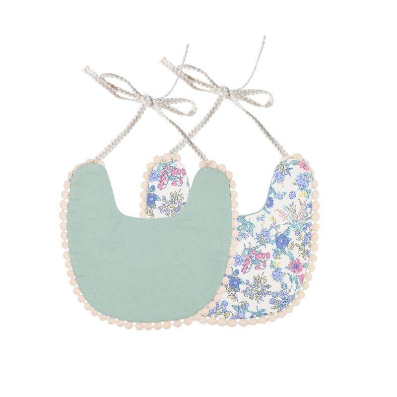 Babcia’s Kwiatuszek Bib