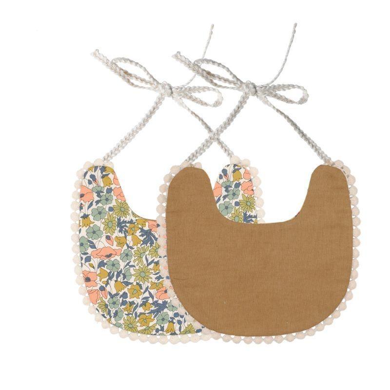 Babcia’s Kwiatuszek Bib